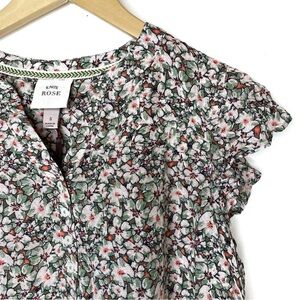 Knox Rose Green, Pink Floral V Neck Blouse Size Small